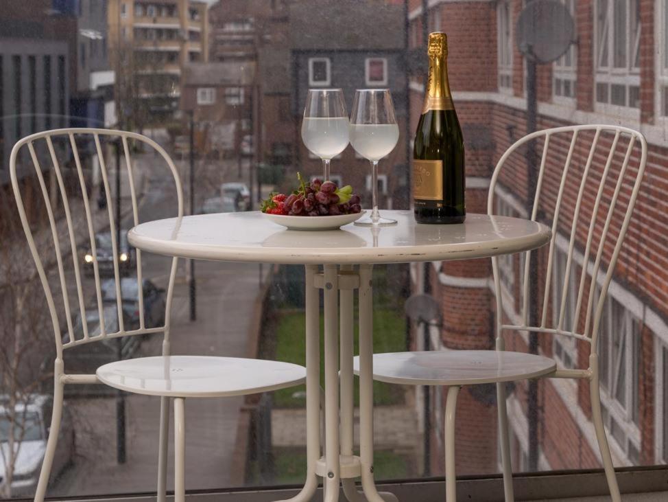 Central Tower Bridge Apartment Лондон Стая снимка