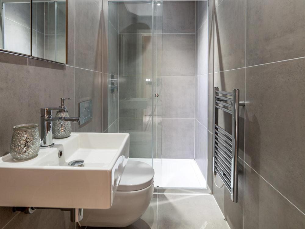 Central Tower Bridge Apartment Лондон Стая снимка