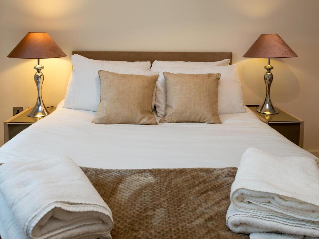 Central Tower Bridge Apartment Лондон Стая снимка