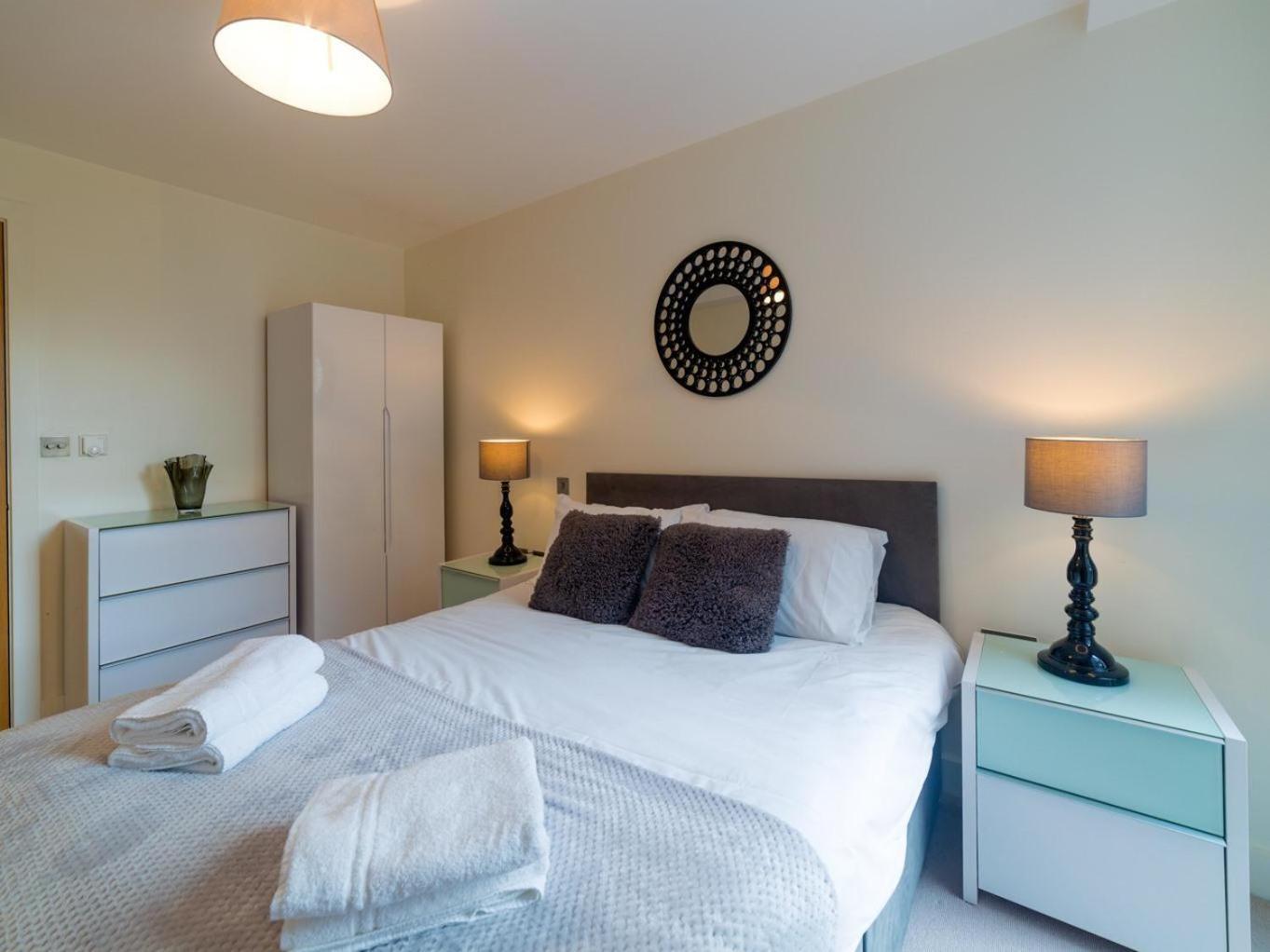 Central Tower Bridge Apartment Лондон Стая снимка